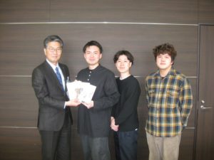 福島市内全61校へ、YOUNiiiiQの軌跡（ZINE）を寄贈しました